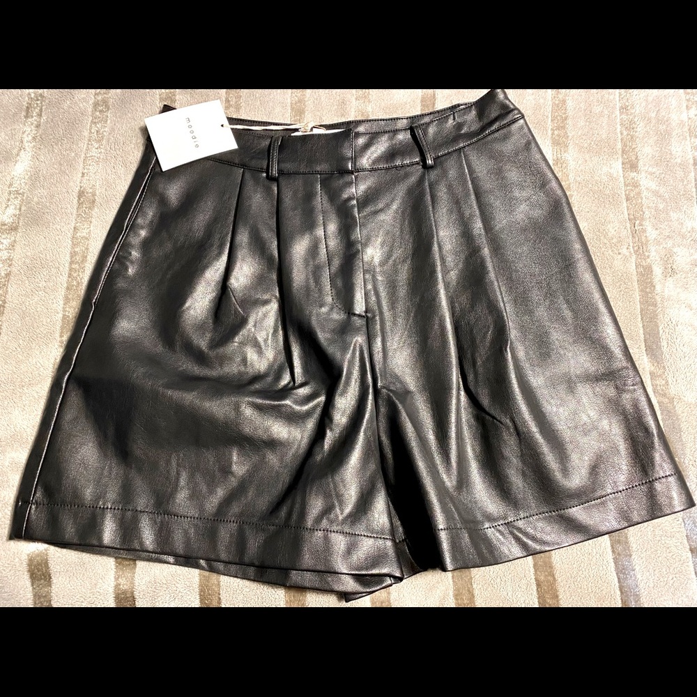 NWT Moodie Ladies Black Faux Leather Shorts